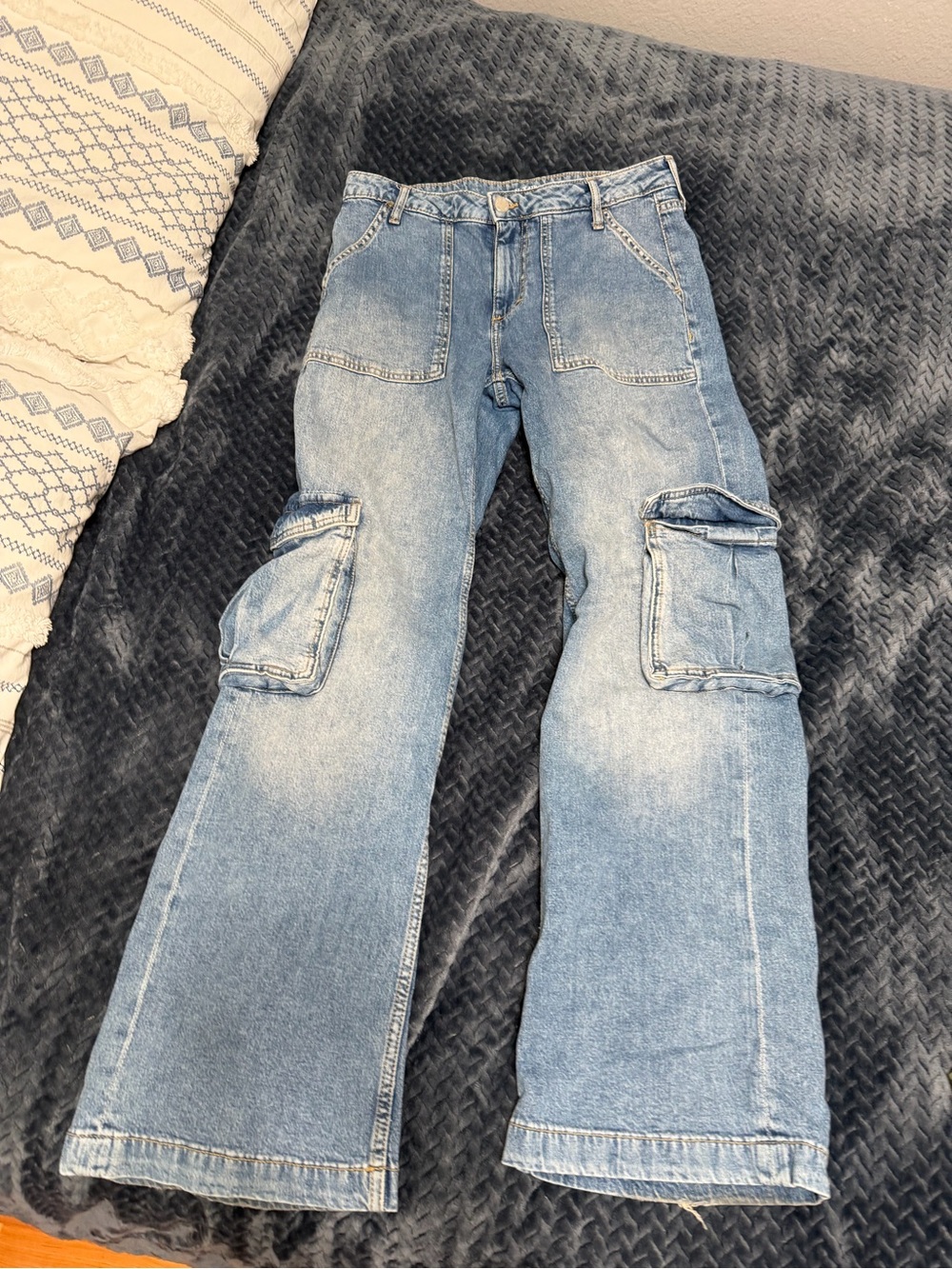 Wide Leg Cargo Jeans in Light Blue